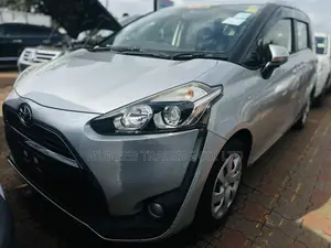 Toyota Sienta 1.5 AWD 2014 Silver