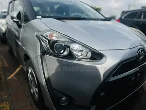 Toyota Sienta 1.5 AWD 2014 Silver