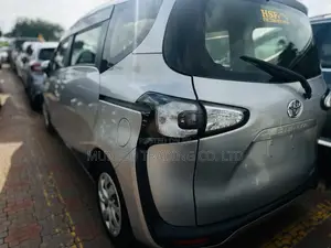 Toyota Sienta 1.5 AWD 2014 Silver