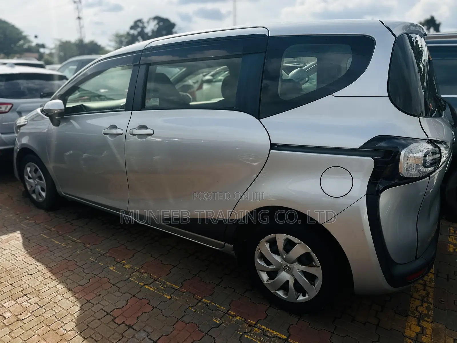 Toyota Sienta 1.5 AWD 2014 Silver