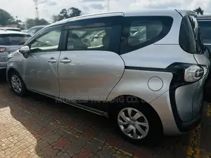 Toyota Sienta 1.5 AWD 2014 Silver