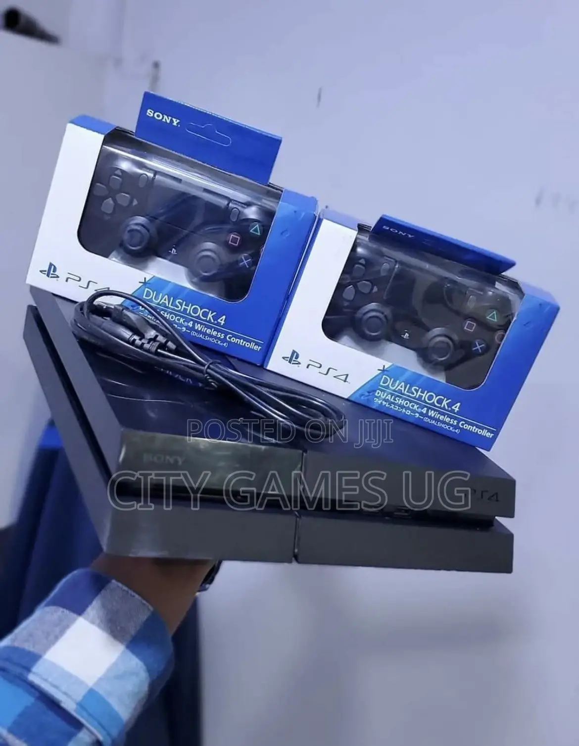 Sony Ps4 Standard Console With 2 Controllers