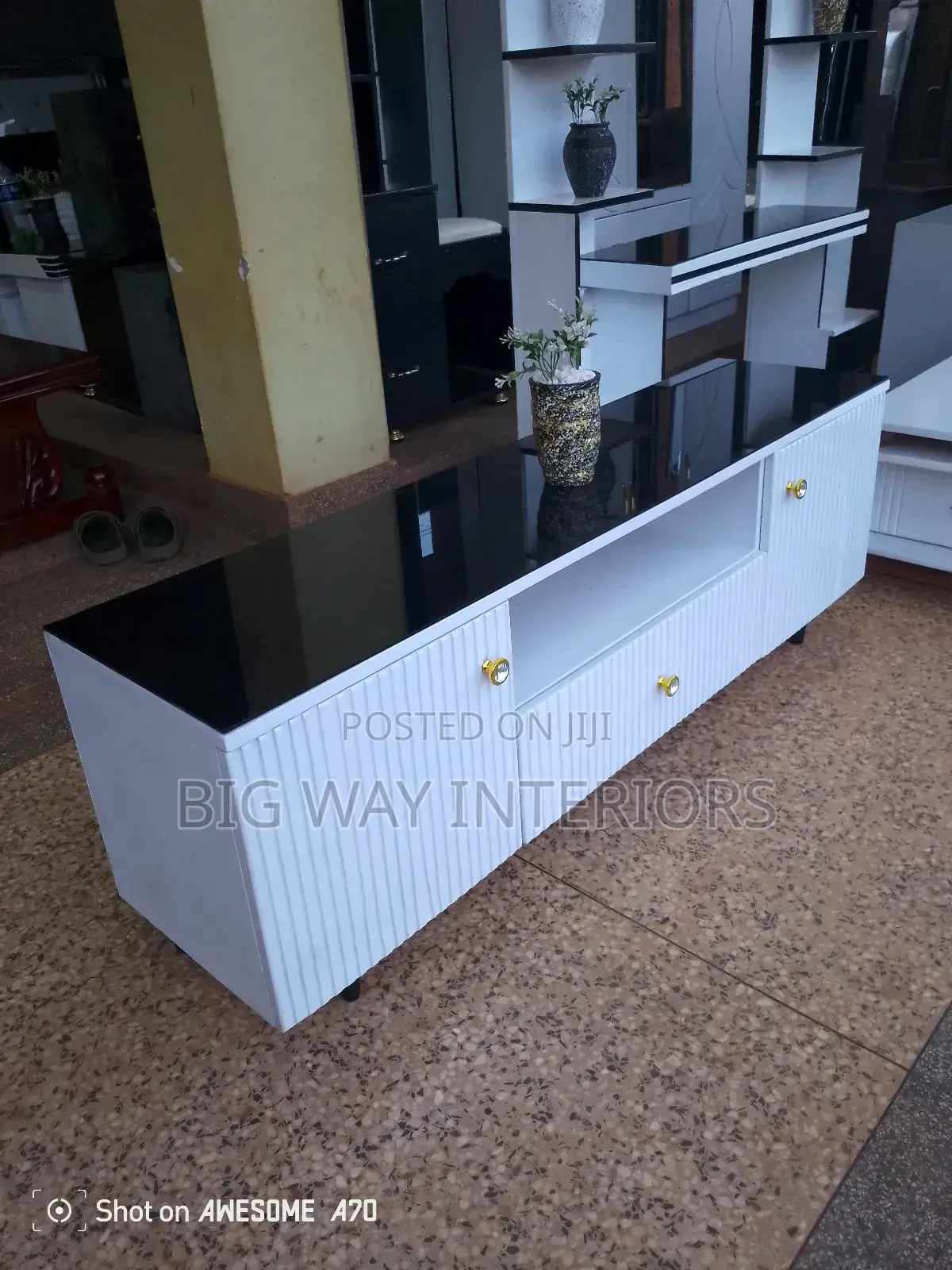 White and Black Flat Tv Stand 5ft Long