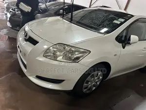 Photo - Toyota Auris 2009 Off white