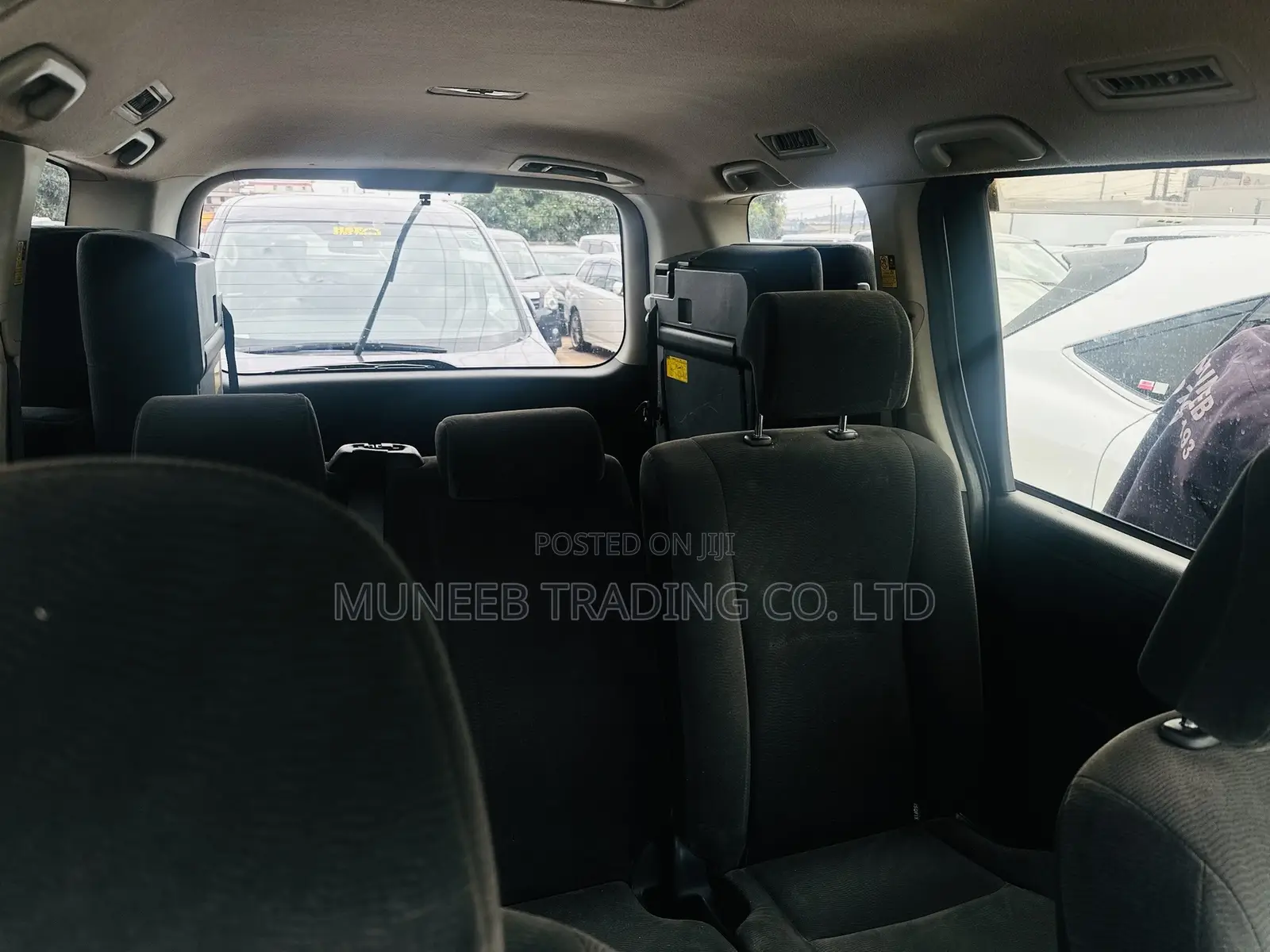 Toyota Noah 2.0 143hp AWD (7 Seater) 2011 Silver