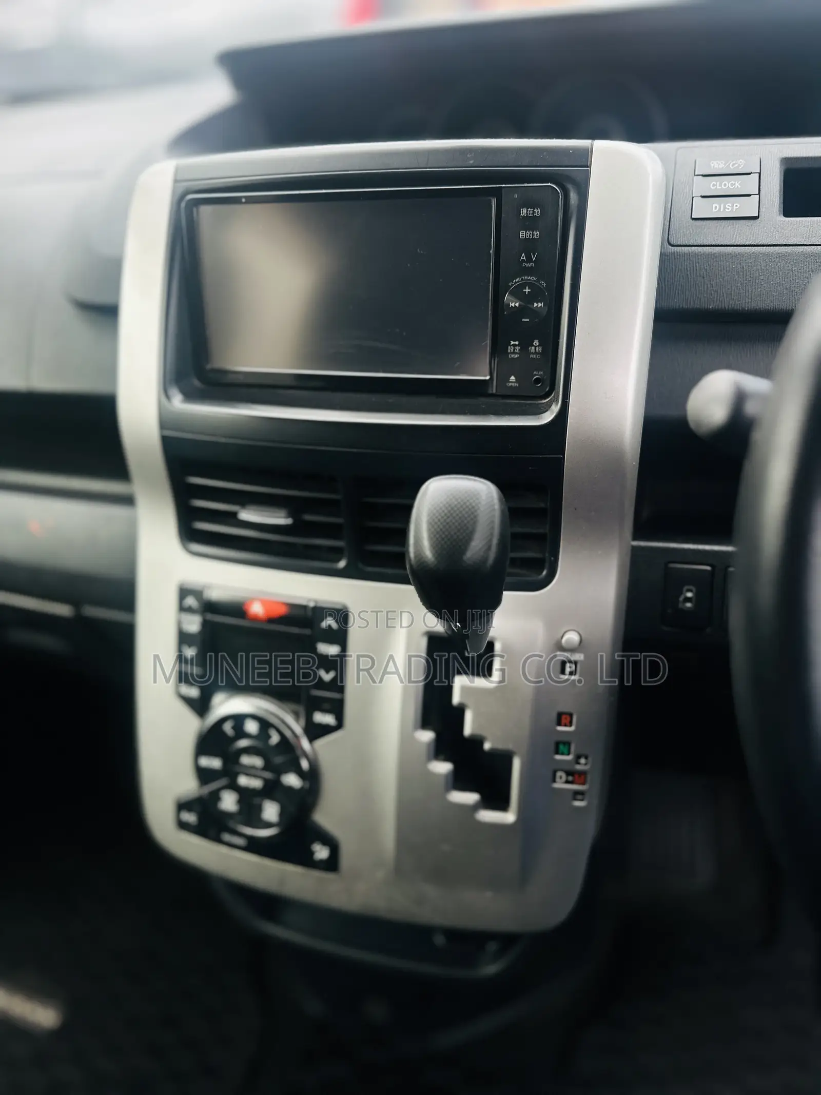 Toyota Noah 2.0 143hp AWD (7 Seater) 2011 Silver