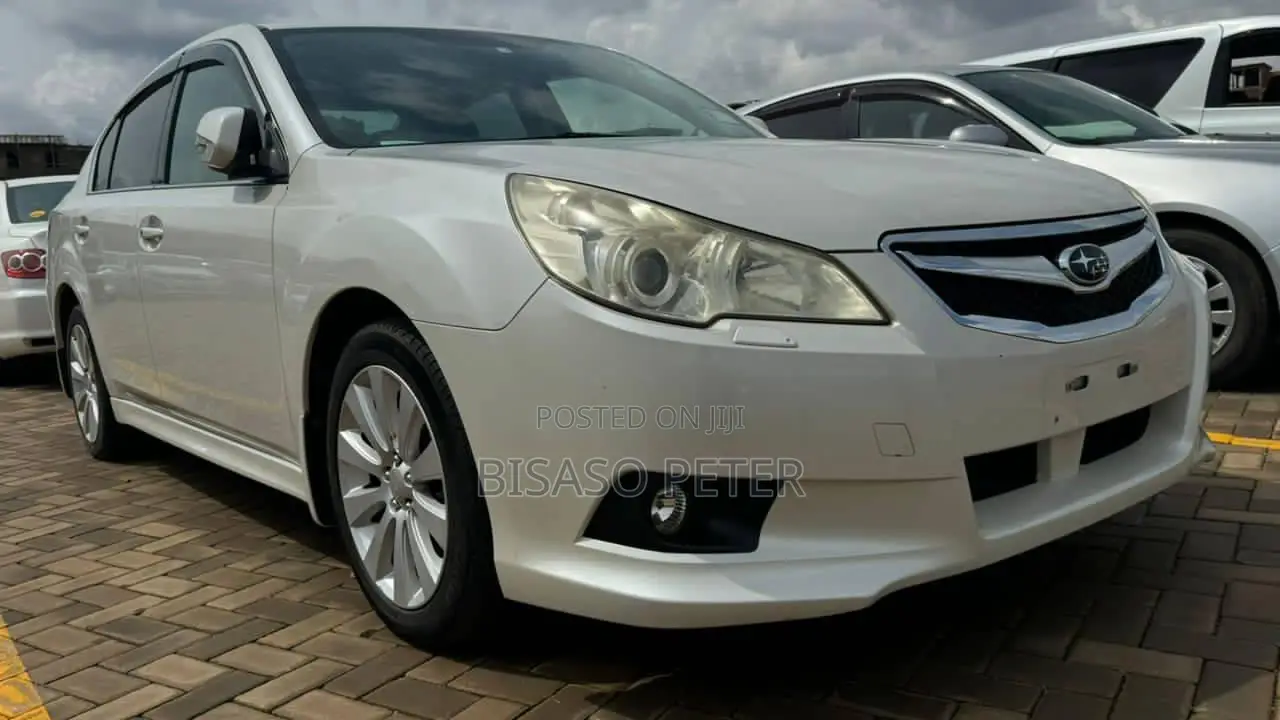 Subaru Legacy 2.5i Premium 2011 White