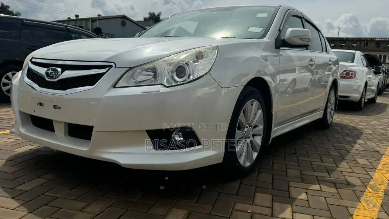 Subaru Legacy 2.5i Premium 2011 White