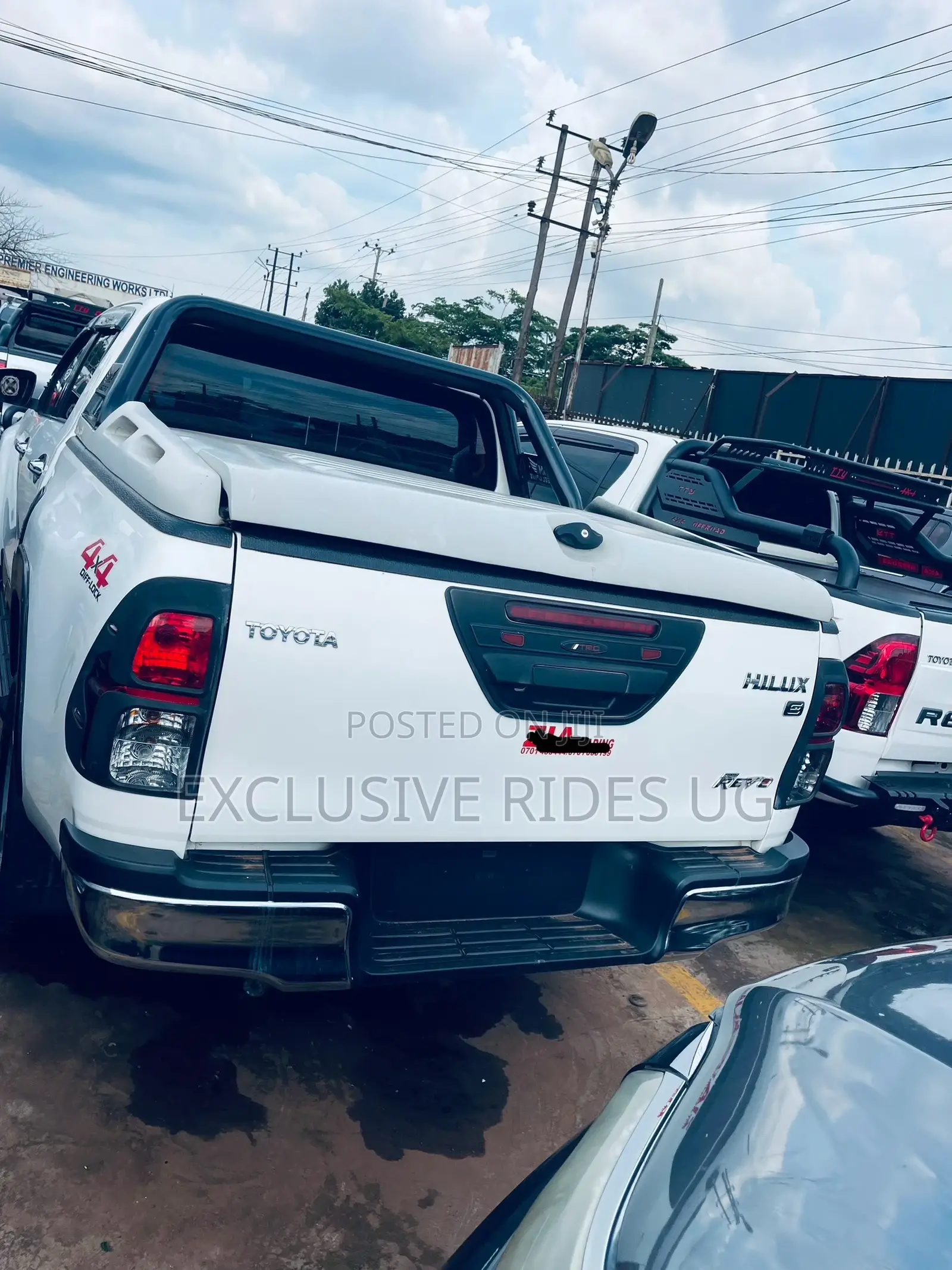 Toyota Hilux Revo Double Cab Deisel 2.4 AWD 2017 White