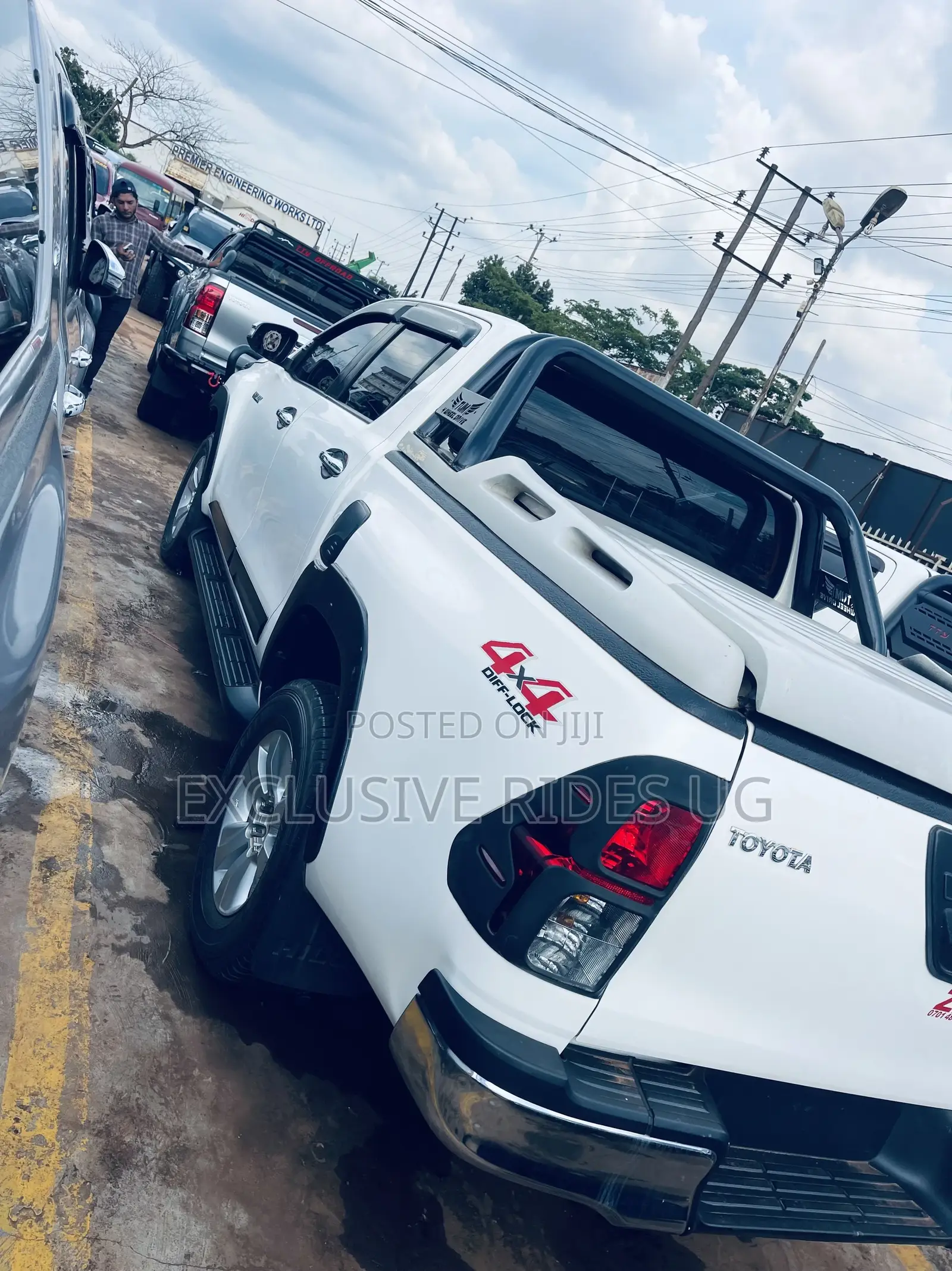 Toyota Hilux Revo Double Cab Deisel 2.4 AWD 2017 White
