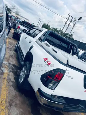 Toyota Hilux Revo Double Cab Deisel 2.4 AWD 2017 White