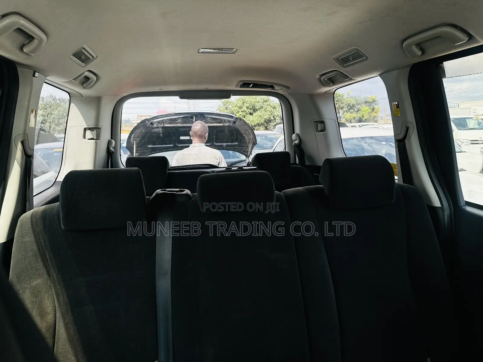 Toyota Noah 2.0 143hp AWD (8 Seater) 2011 Gray