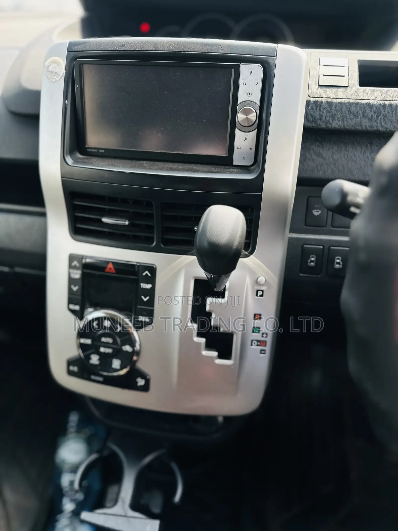 Toyota Noah 2.0 143hp AWD (8 Seater) 2011 Gray