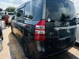 Toyota Noah 2.0 143hp AWD (8 Seater) 2011 Gray