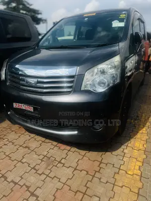 Toyota Noah 2.0 143hp AWD (8 Seater) 2011 Gray