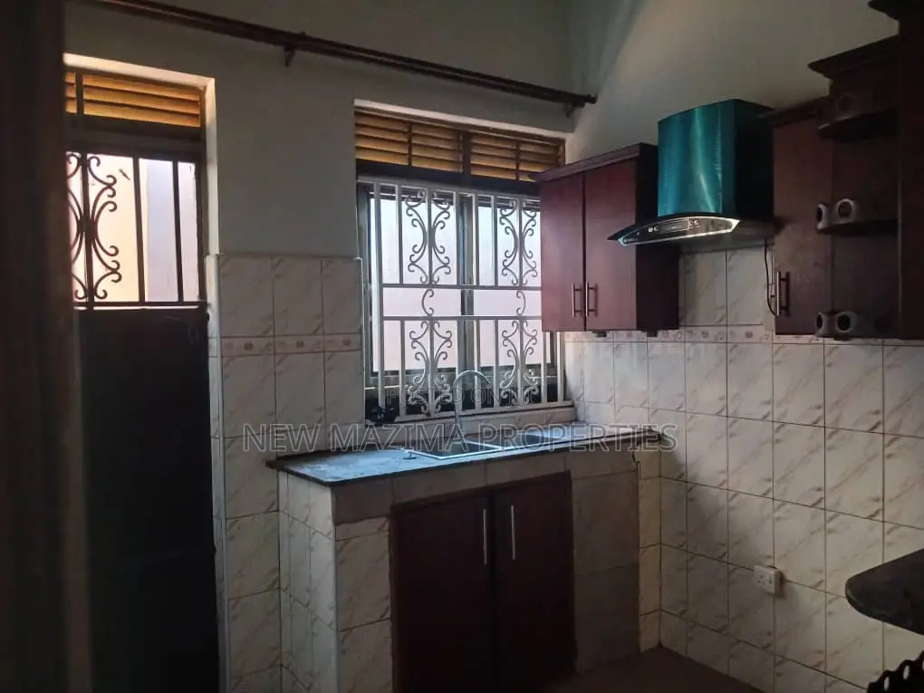 3bdrm Bungalow in Makindye Kizungu, Division A for rent