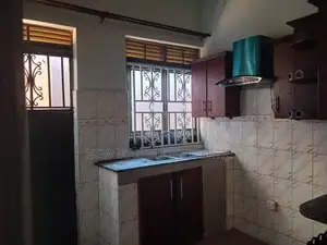 3bdrm Bungalow in Makindye Kizungu, Division A for rent