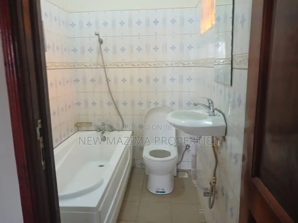 3bdrm Bungalow in Makindye Kizungu, Division A for rent