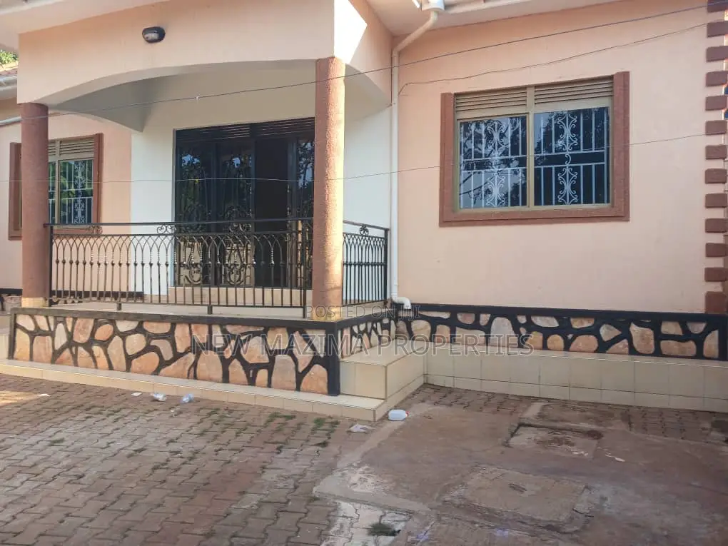 3bdrm Bungalow in Makindye Kizungu, Division A for rent