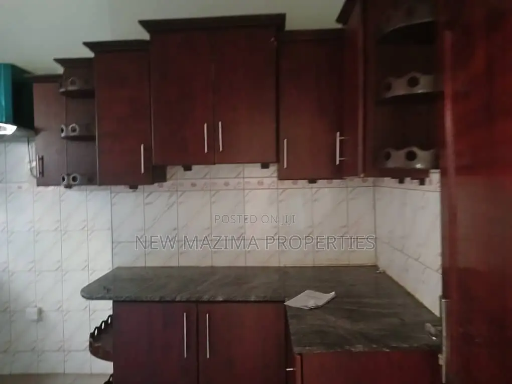 3bdrm Bungalow in Makindye Kizungu, Division A for rent