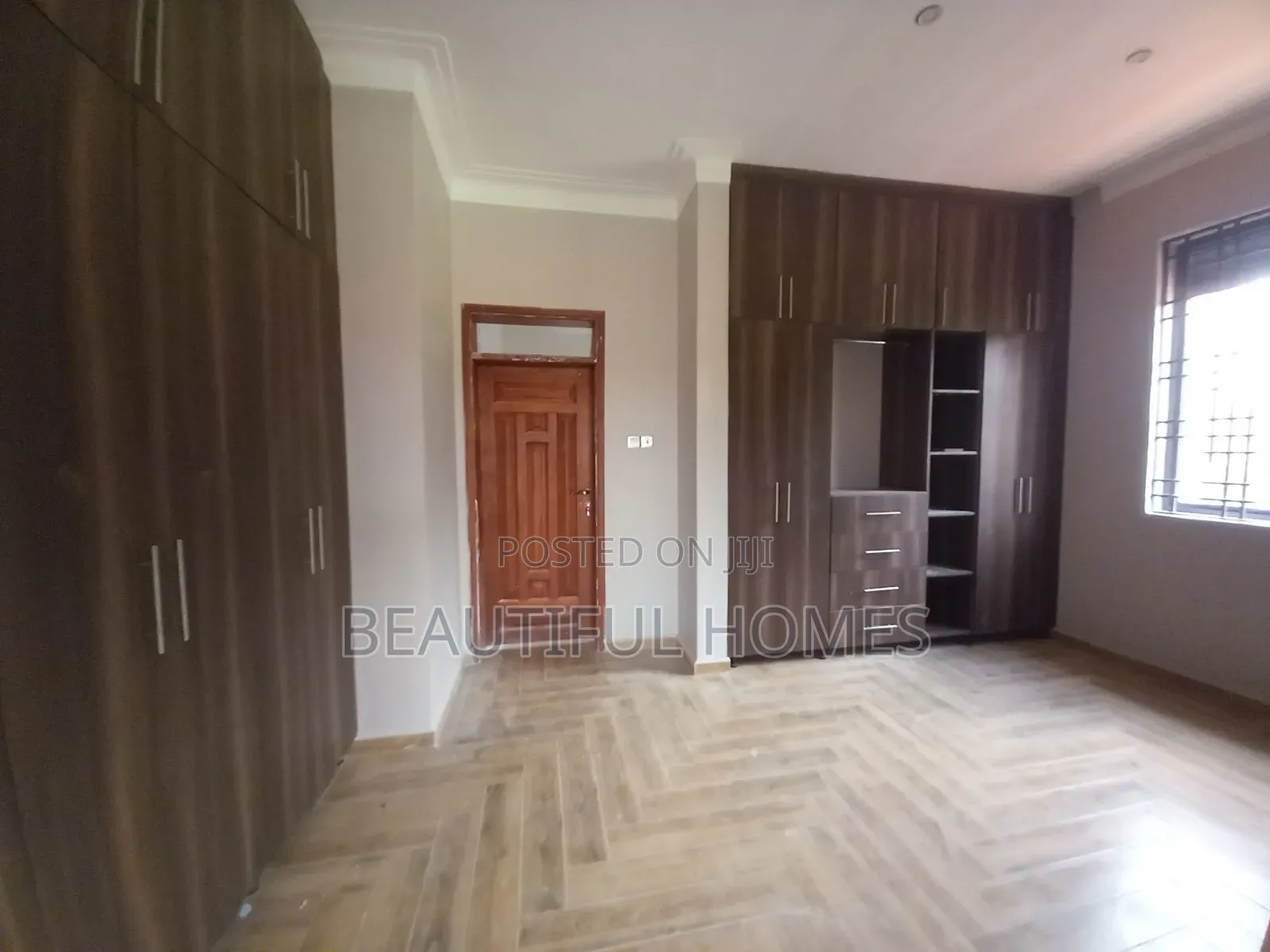 Furnished 6bdrm Mansion in Kira Town, Central Division for sale