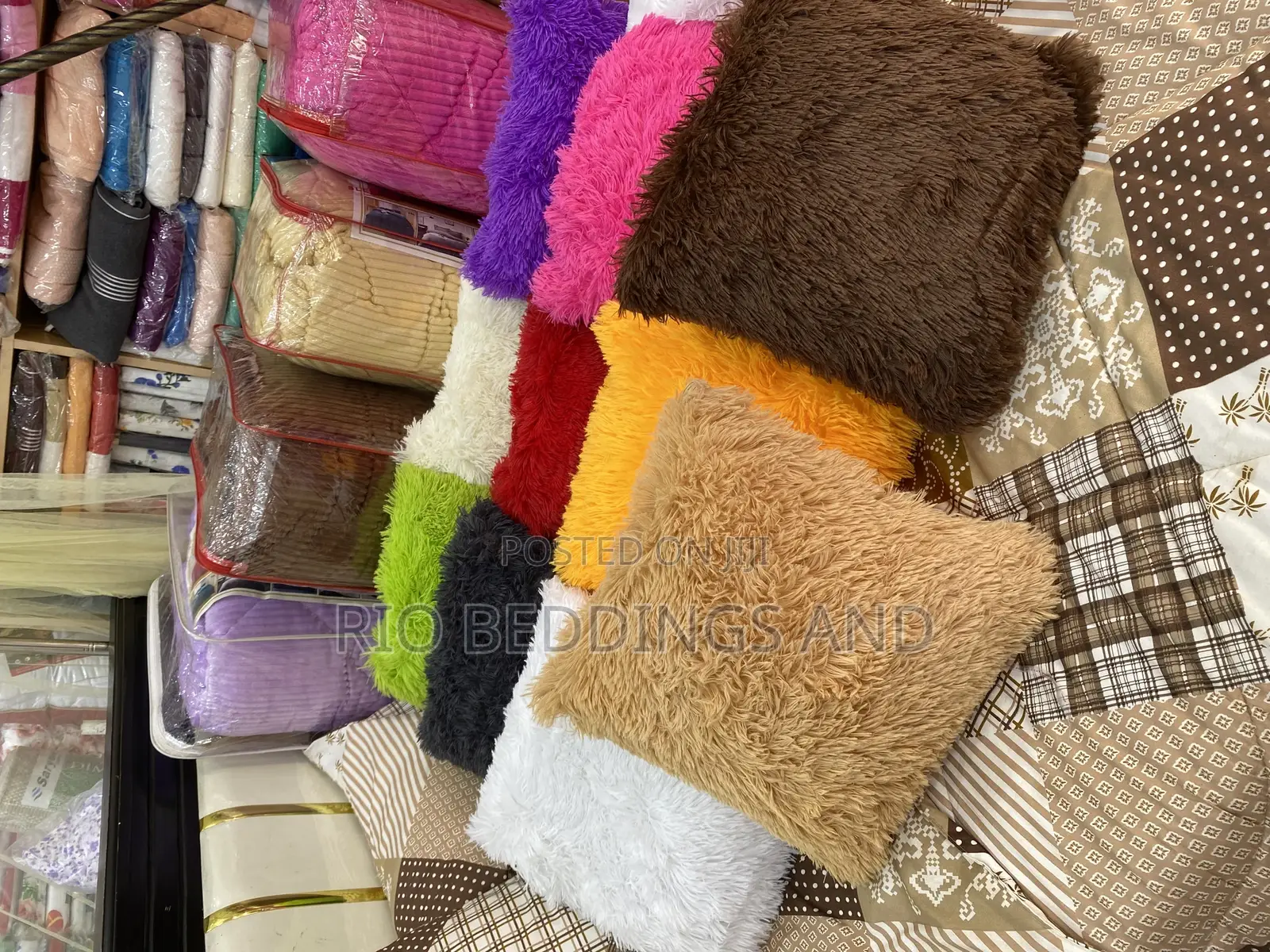 Cushion Pillows / Fluffy
