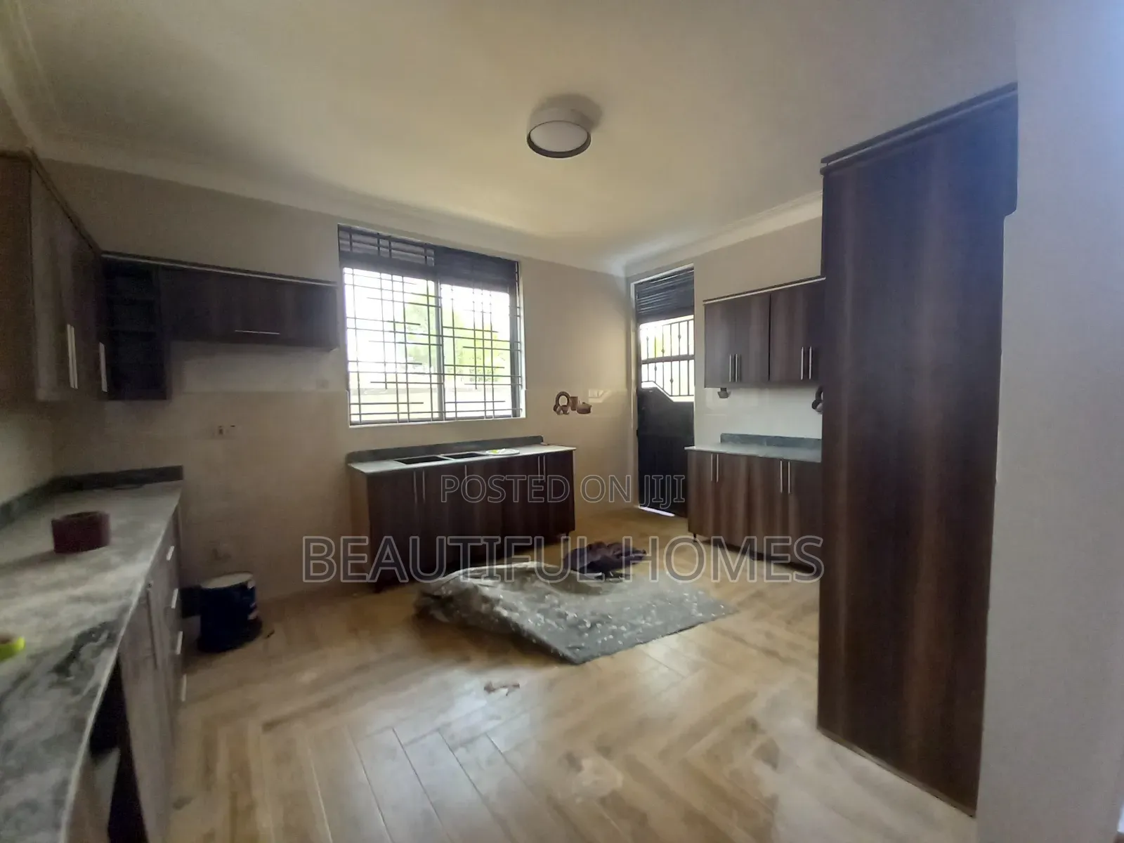 Furnished 6bdrm House in Kira Corporate, Central Division for sale