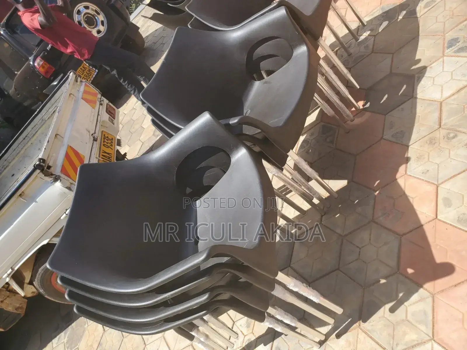 Heavy-Duty Plastic Arm Chairs With Aluminium Legs