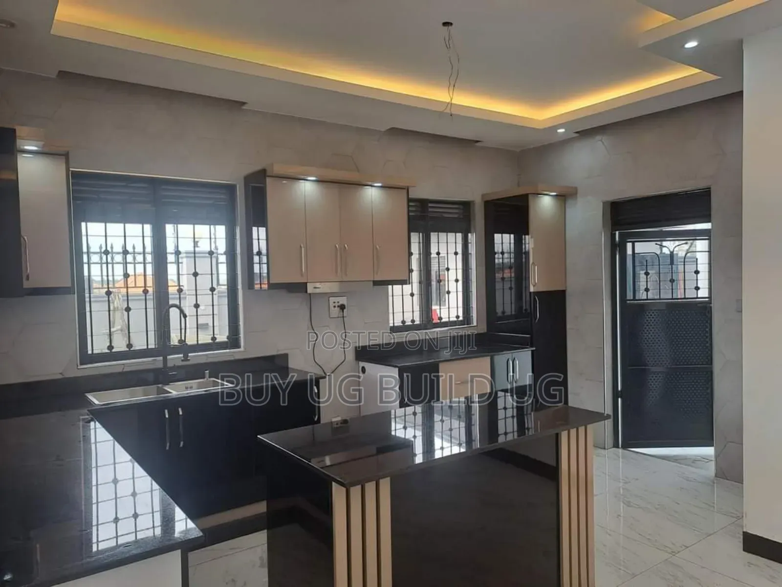 5bdrm Duplex in Kira Nsasa for sale