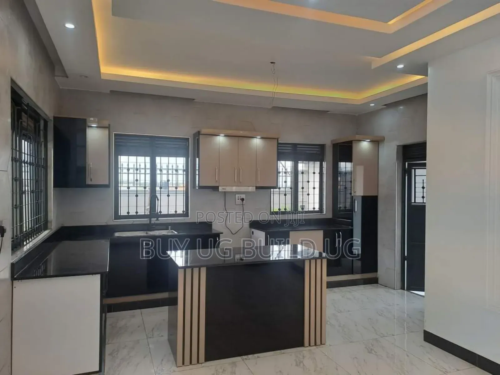 5bdrm Duplex in Kira Nsasa for sale
