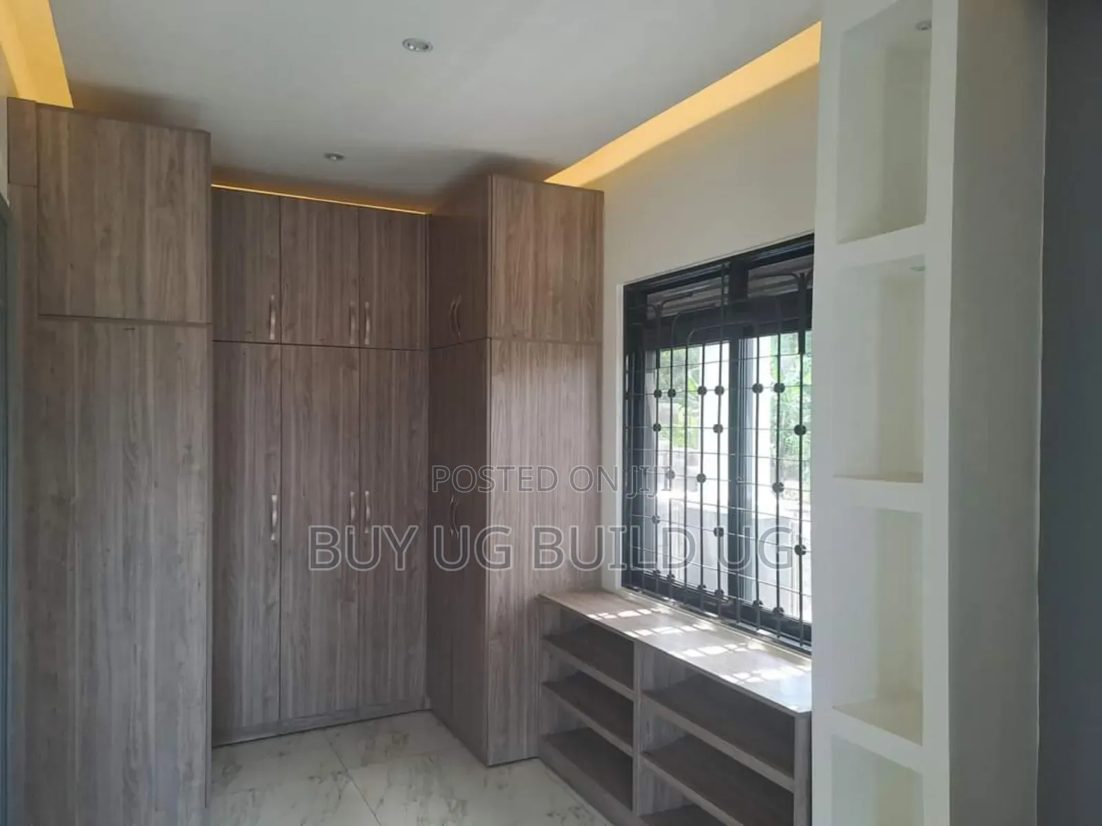5bdrm Duplex in Kira Nsasa for sale