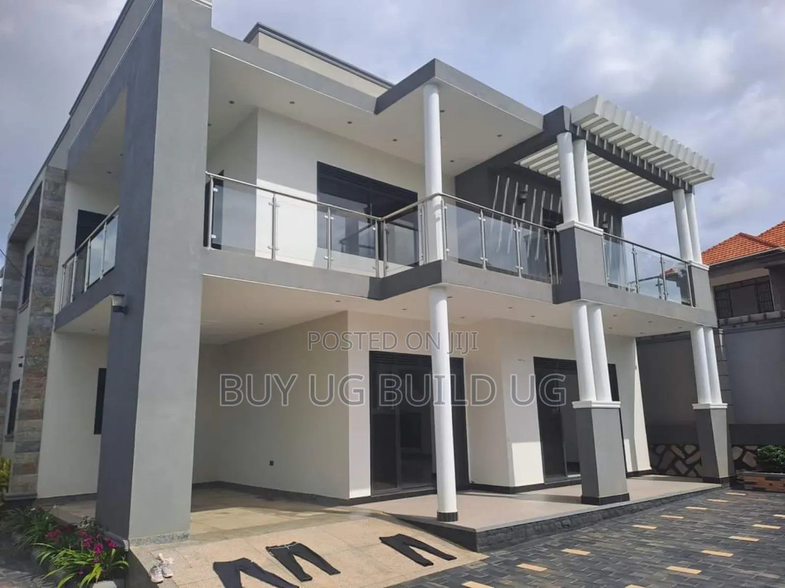 5bdrm Duplex in Kira Nsasa for sale