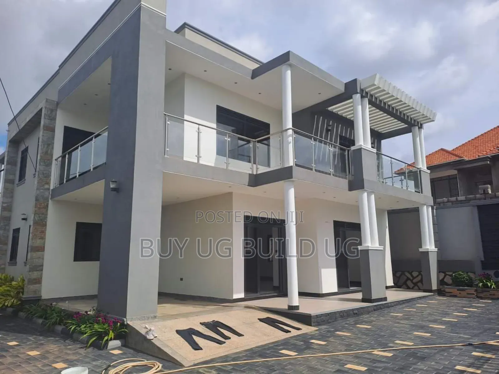 5bdrm Duplex in Kira Nsasa for sale