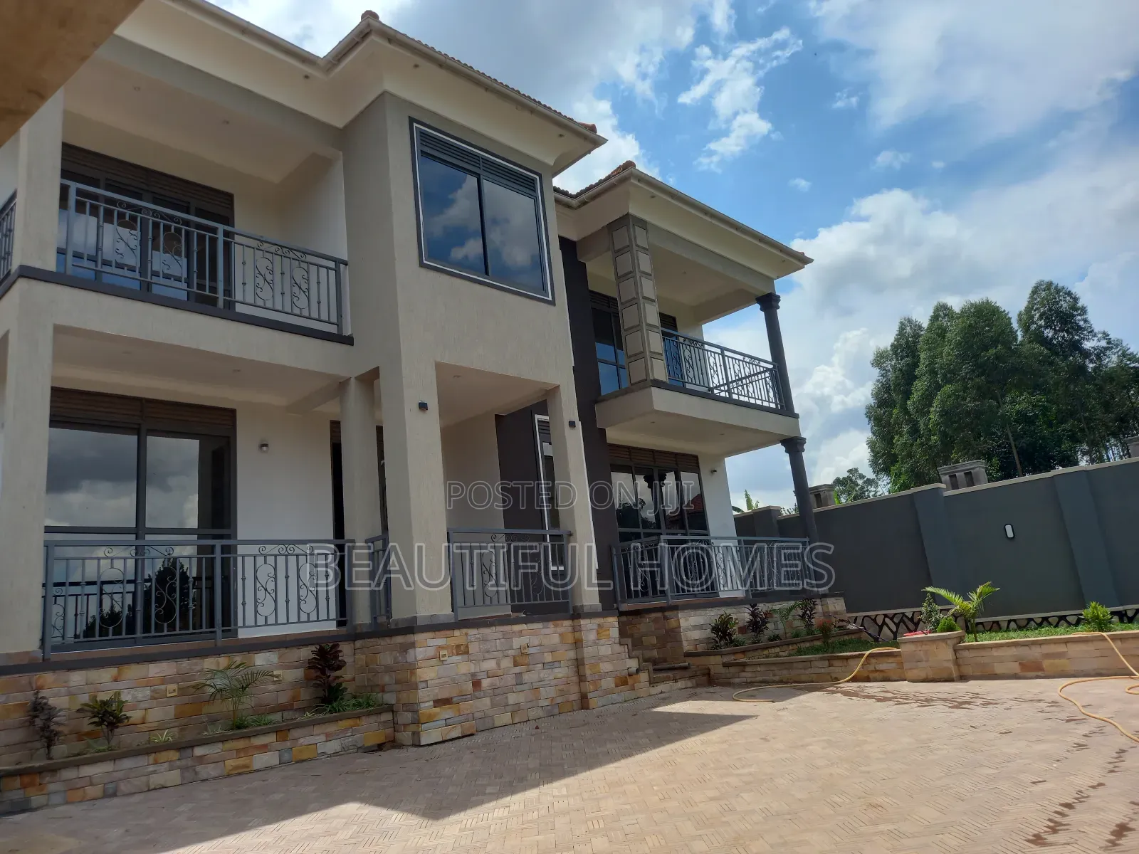 Furnished 6bdrm House in Kira Ministers for sale