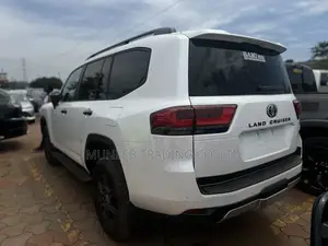 Toyota Land Cruiser Prado 2024 White