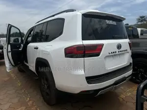 Toyota Land Cruiser Prado 2024 White