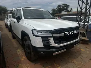 Toyota Land Cruiser Prado 2024 White