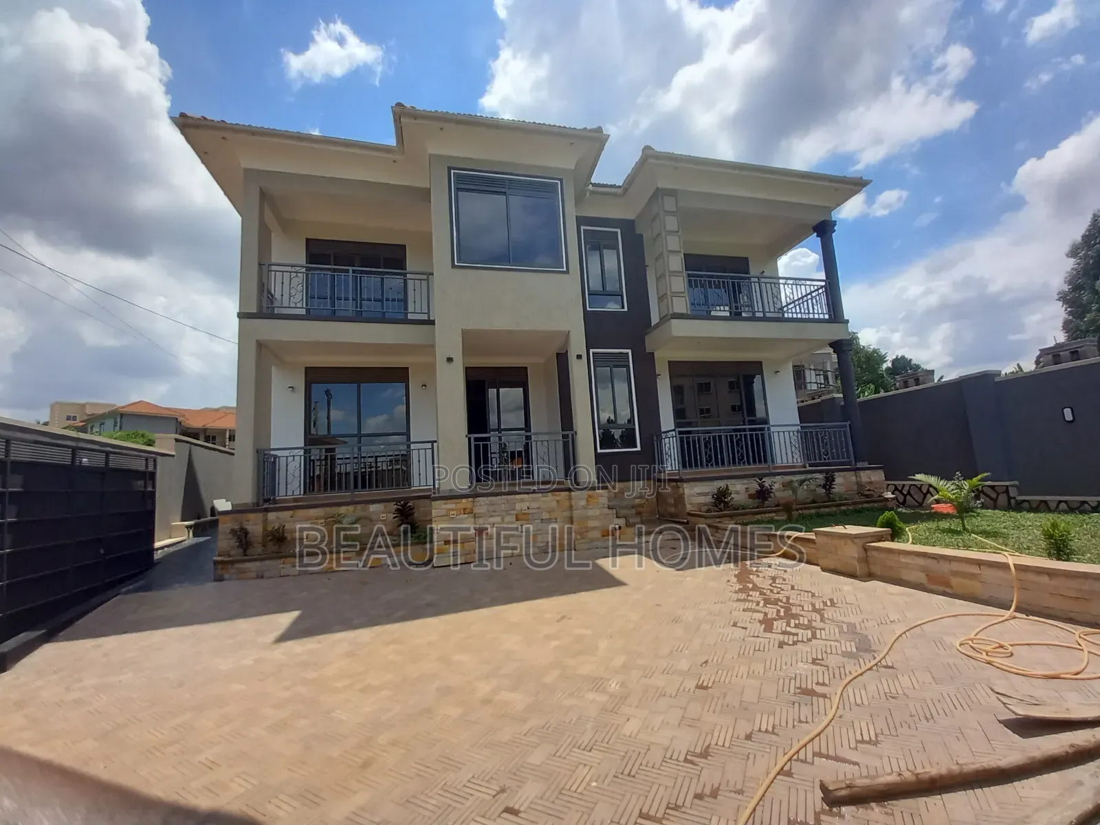 Furnished 6bdrm Mansion in Kira for sale