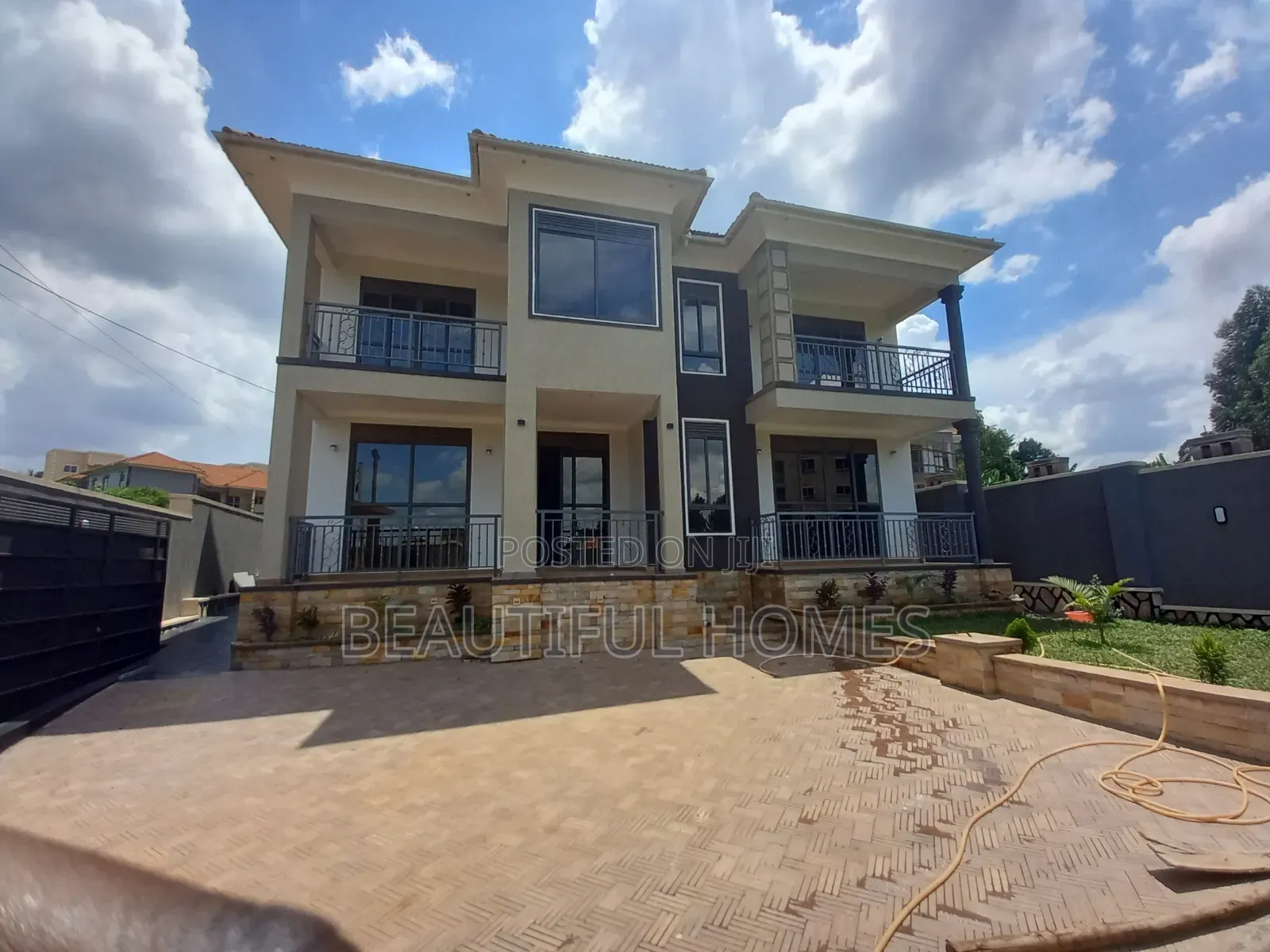 Furnished 6bdrm Mansion in Kira for sale