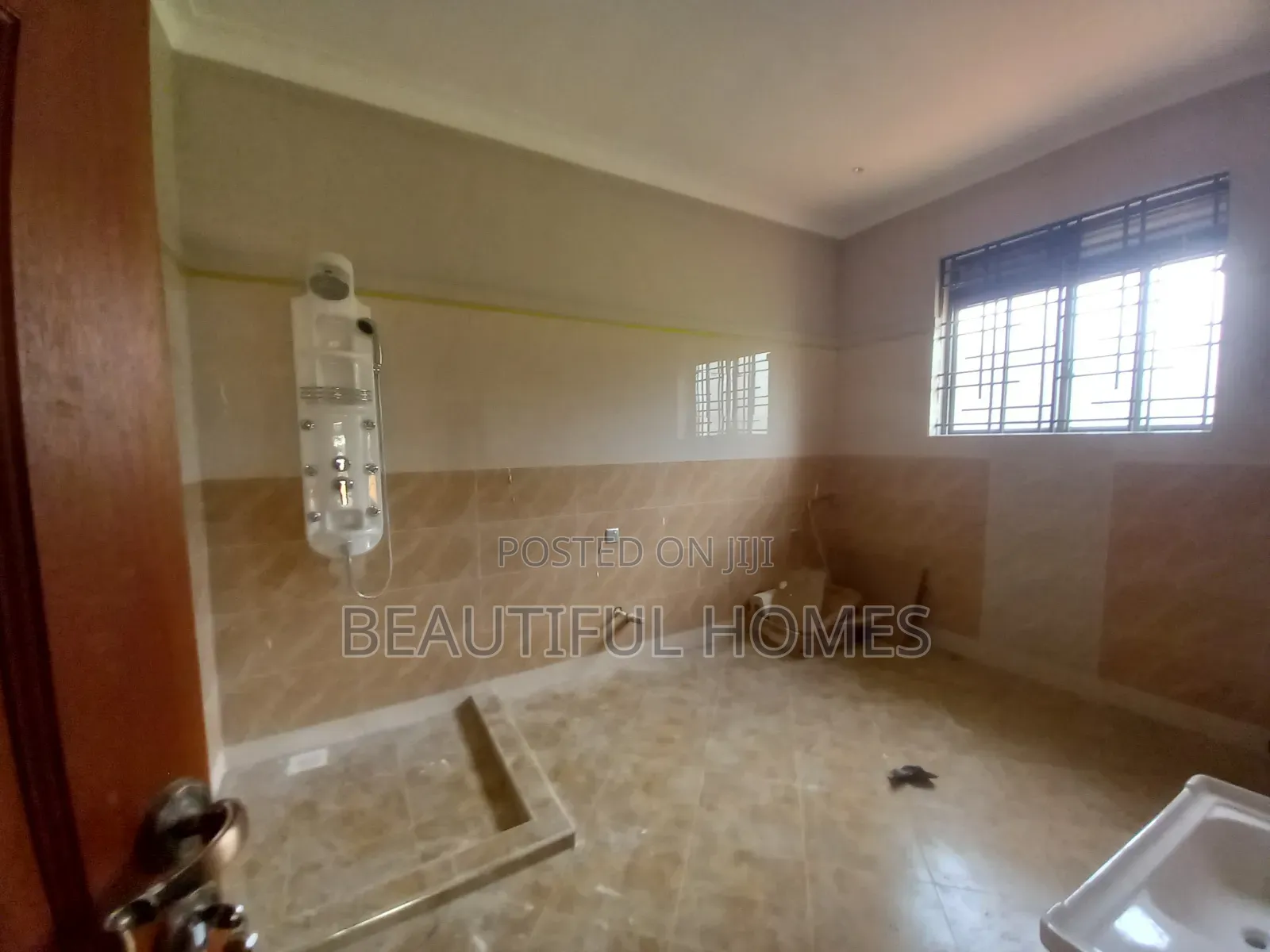 Furnished 6bdrm Mansion in Kira for sale