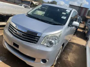 Toyota Noah 2011 Silver