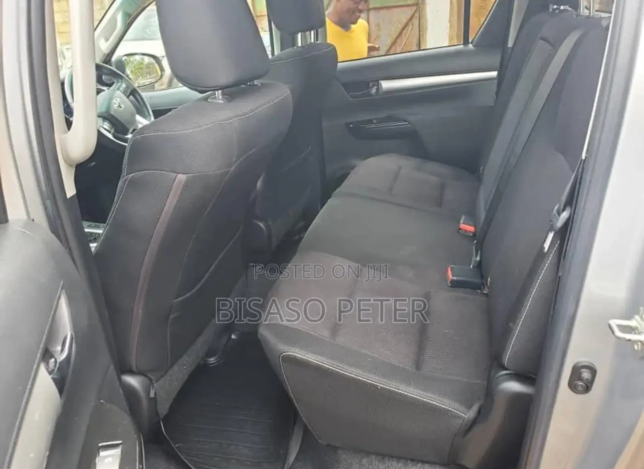 Toyota Hilux 2018 Silver