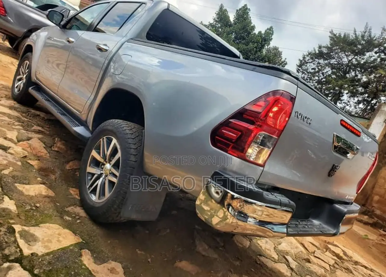 Toyota Hilux 2018 Silver