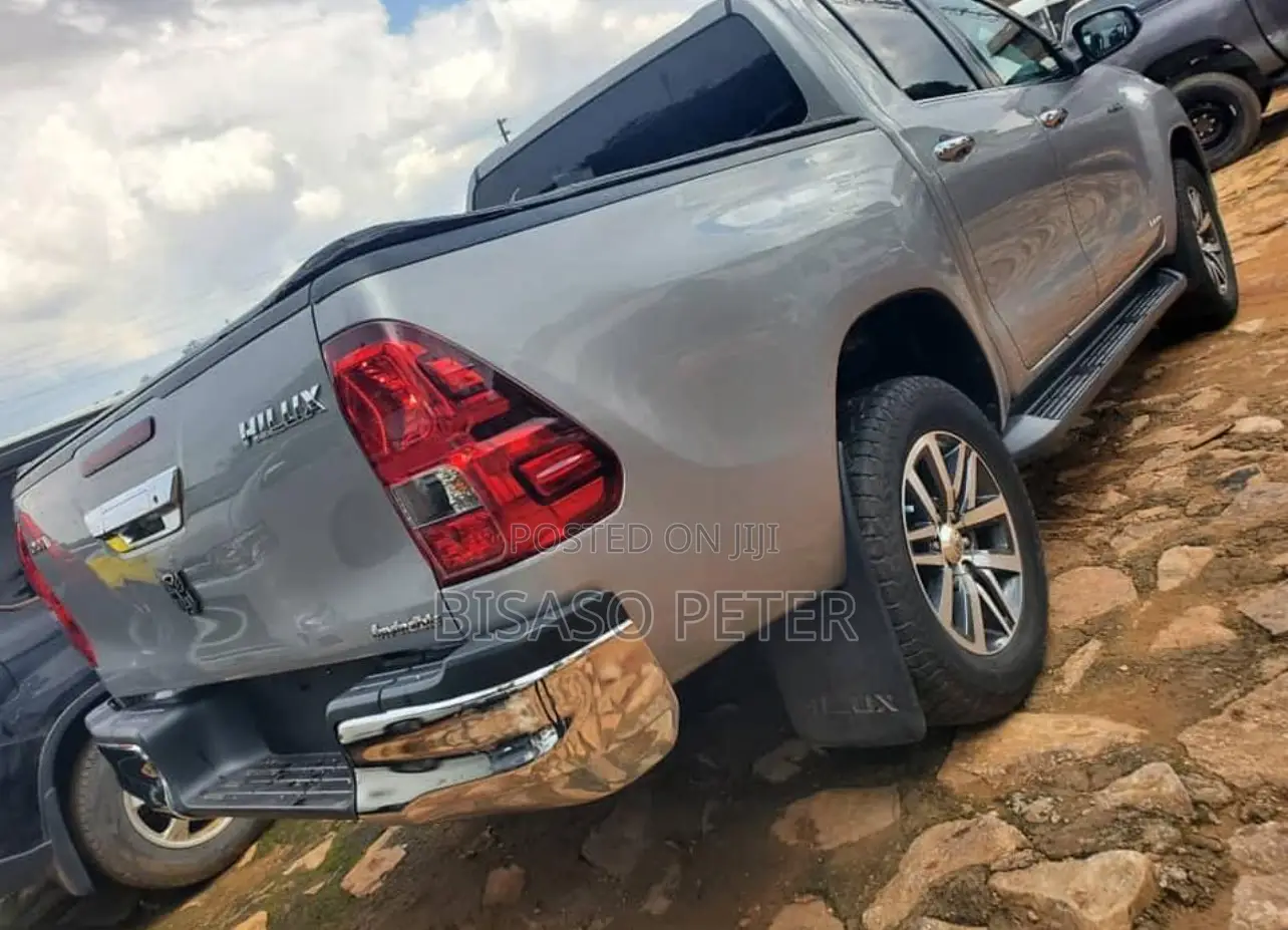 Toyota Hilux 2018 Silver