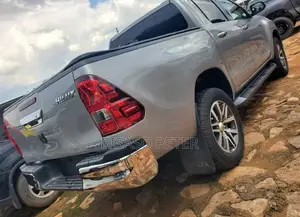 Toyota Hilux 2018 Silver