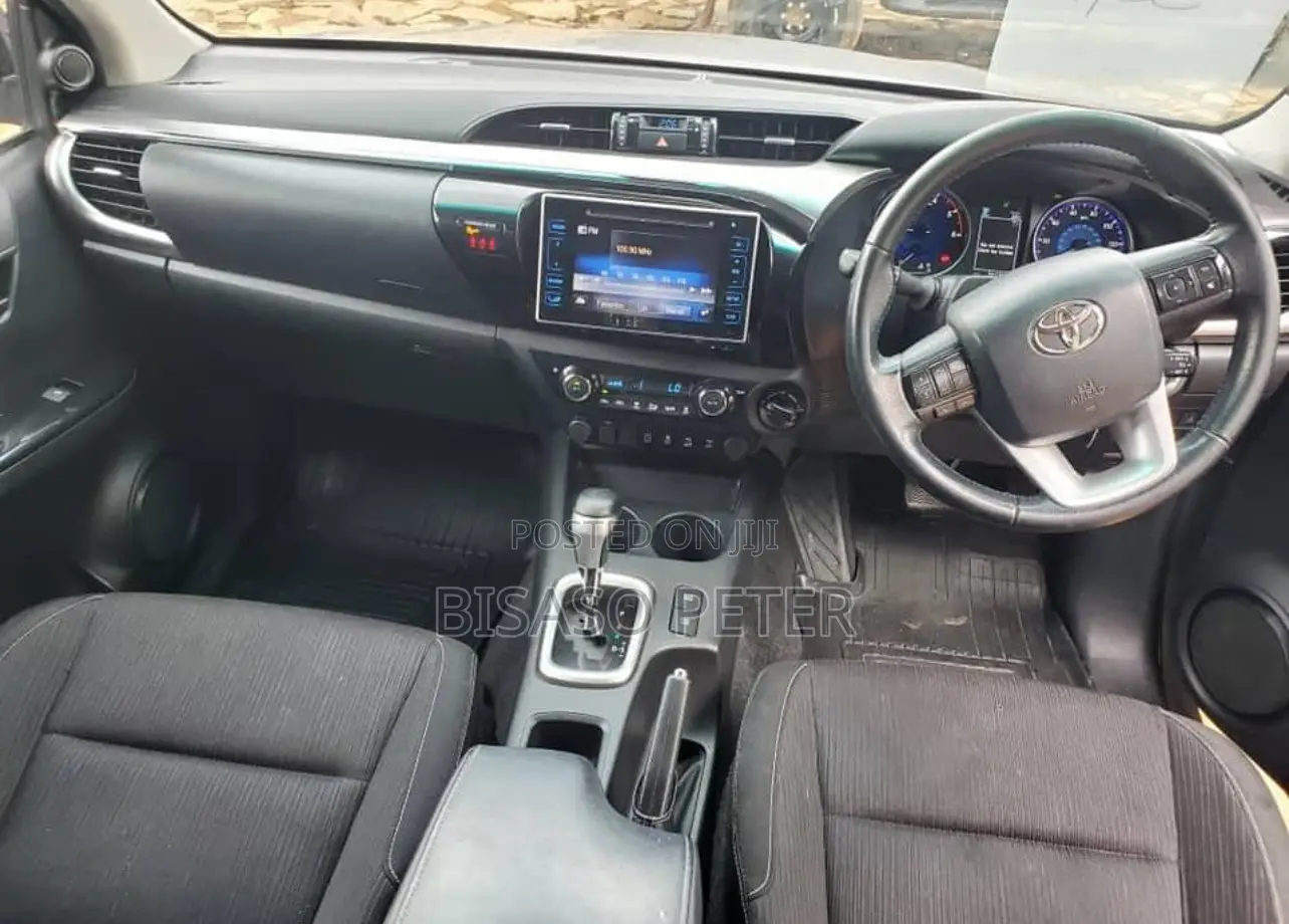 Toyota Hilux 2018 Silver