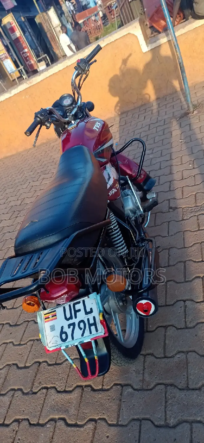 TVS HLX 125 2022 Red