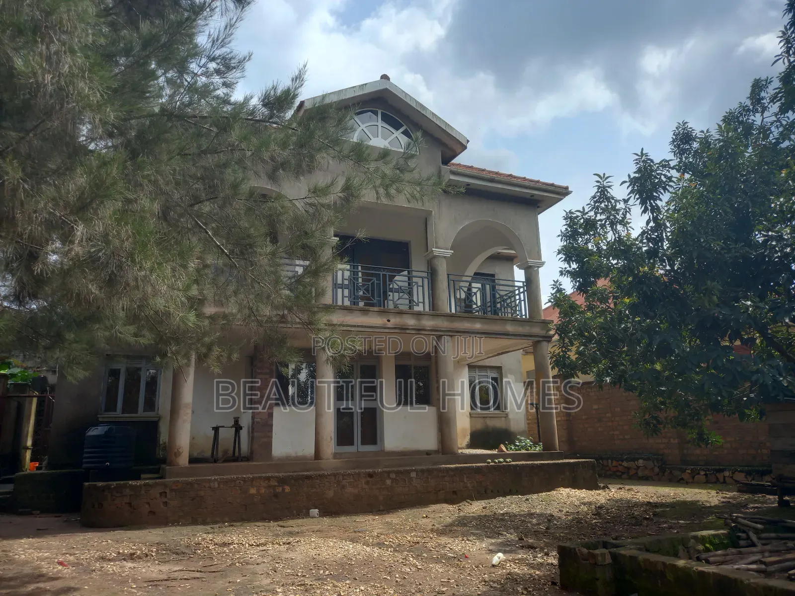 Furnished 5bdrm House in Kira for sale