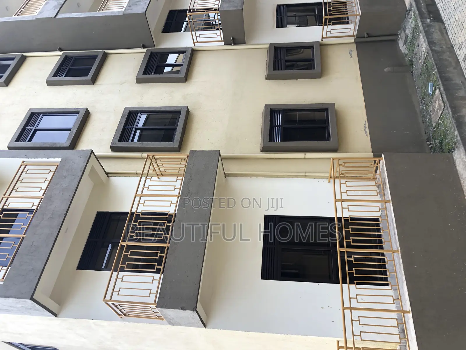 Furnished 3bdrm Condo in Kisaasi, Central Division for sale