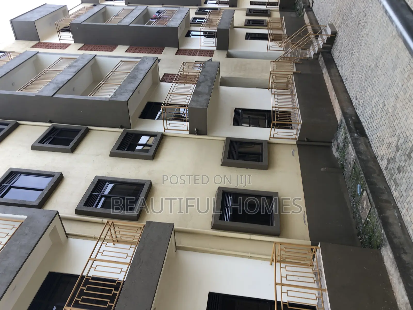 Furnished 3bdrm Condo in Kisaasi, Central Division for sale
